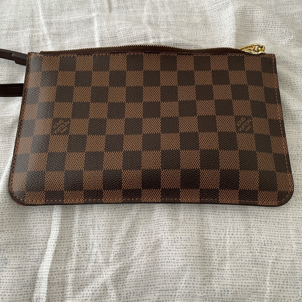 Authentic Louis Vuitton Neverfull Damier Pouch.